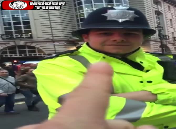Video :It's obvious that the world's coolest police officers are English